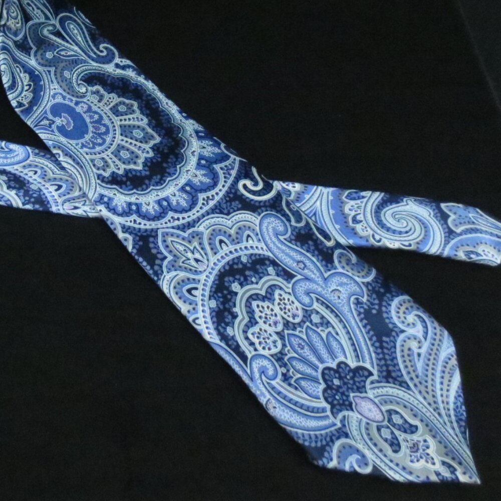 Geoffery Beene Necktie Multi Blues White Paisley Classy Handsome Silk Men's OS